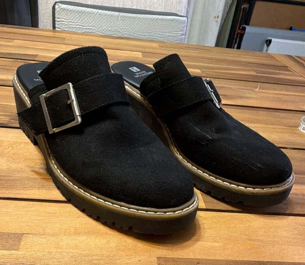 White Mountain Daring Mule Size 8 Black Suede